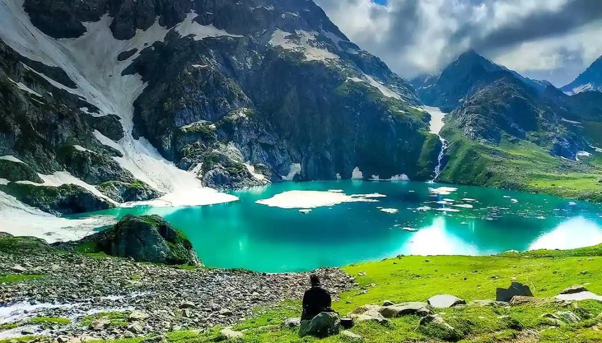 Kedartal Trek vs Kashmir Great Lakes Trek: Difficulty, Altitude, Best Time & Scenery Compared